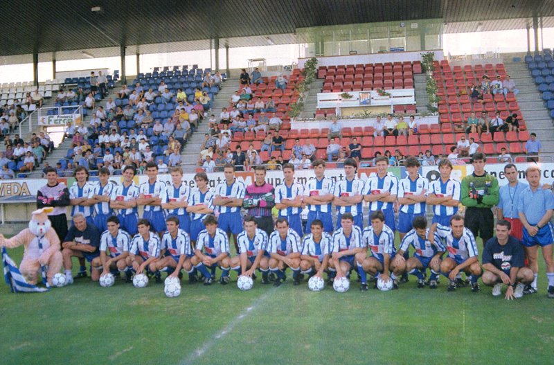 elfutboldeayer's tweet photo. 🔵⚪ UE Figueres 1992/93

📸 Ferrer, Duràn, Alejo, Comas, Stojadinović, Tintín Márquez, De Quintana, Pere Gratacós, Jordi Roura, Urbieta, Valentín, Russet, Ángel González, Monsalvete, Campos, Gilberto, Vera, López, Javier Marín, Edel, Antonio Marín, etc. https://t.co/KrkcdE6r4Y