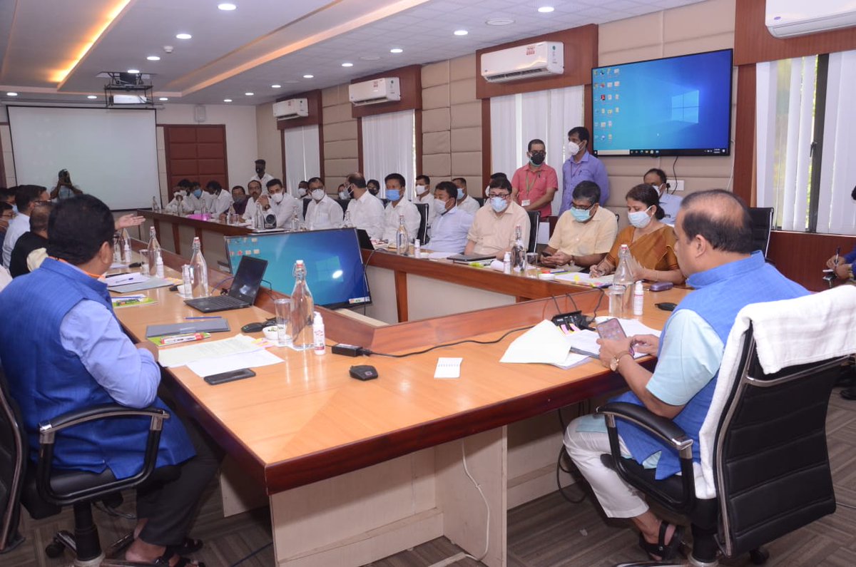AjantaNeog's tweet photo. In a meeting chaired by HCM @himantabiswa, we have discussed the evaluation system of HSLC &amp; HS exam and concluded with the decision of cancelling the clause 5 of the report submitted by education dept.
HM @ranojpeguassam, HM @UGBrahma and leaders of AASU,AJYCP,ABSU were present. https://t.co/d4esEVUXf3