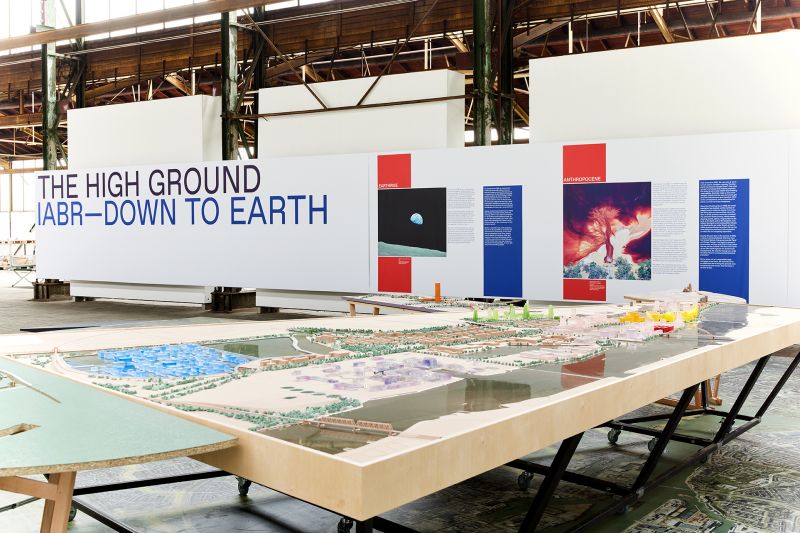 BlauweKamer's tweet photo. Wil je weten hoe Dordrecht veilig blijft voor overstromingen? In de #Biesboschhal is tot 14-08 de @iabr-tentoonstelling High Ground te zien. Speciaal voor deze expositie ging Adriaan Geuze van @west8design aan de slag met het Dordtse stadsdeel De Staart
https://t.co/psyeU8jdVT https://t.co/vmCZvlHAd1