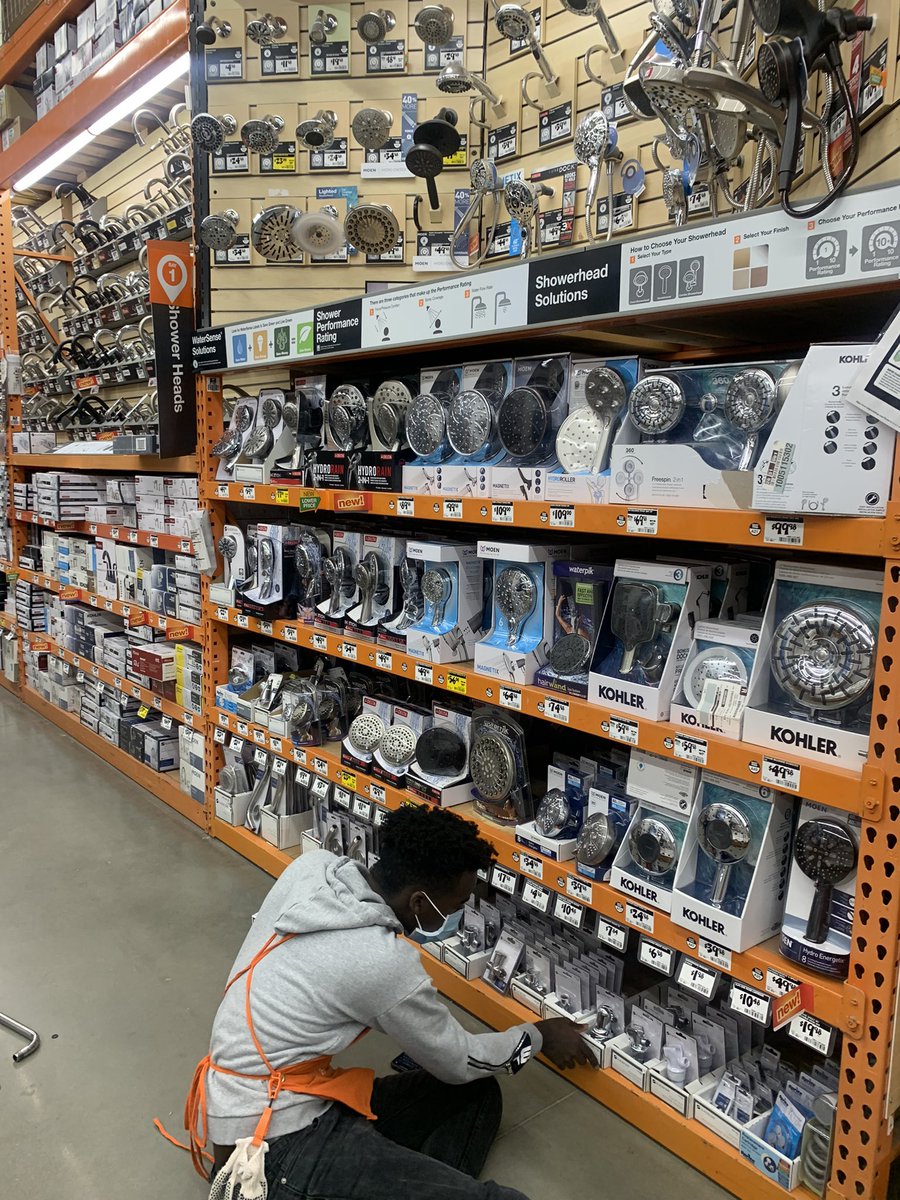 When your D26 associate takes pride in filling the holes on the shelves. Awesome job BA, thank you for taking care of our customers making sure that we have product readily available on the shelf!!