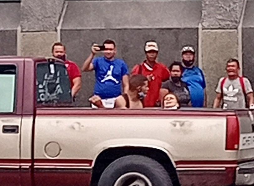 Una mujer herida de bala en la Av Baralt, frente mercado Quinta Crespo. Antisociales de la Cota 905 continúan disparando hacia la zona