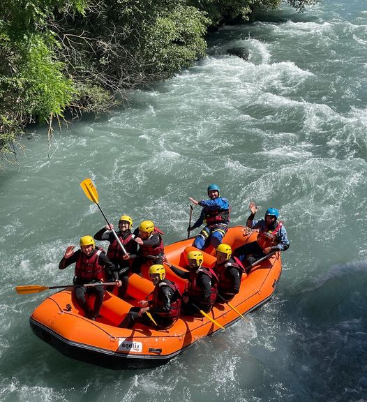 C’est les vacances, venez prendre l’air... euuuh l’eau💧avec nous ! Des superbes descentes vous attendent sur l’Isère en Savoie ! ⛰ Appelez nous au 04 79 07 72 79 pour réserver.
#rafting #savoiemontblanc #laplagne #savoie