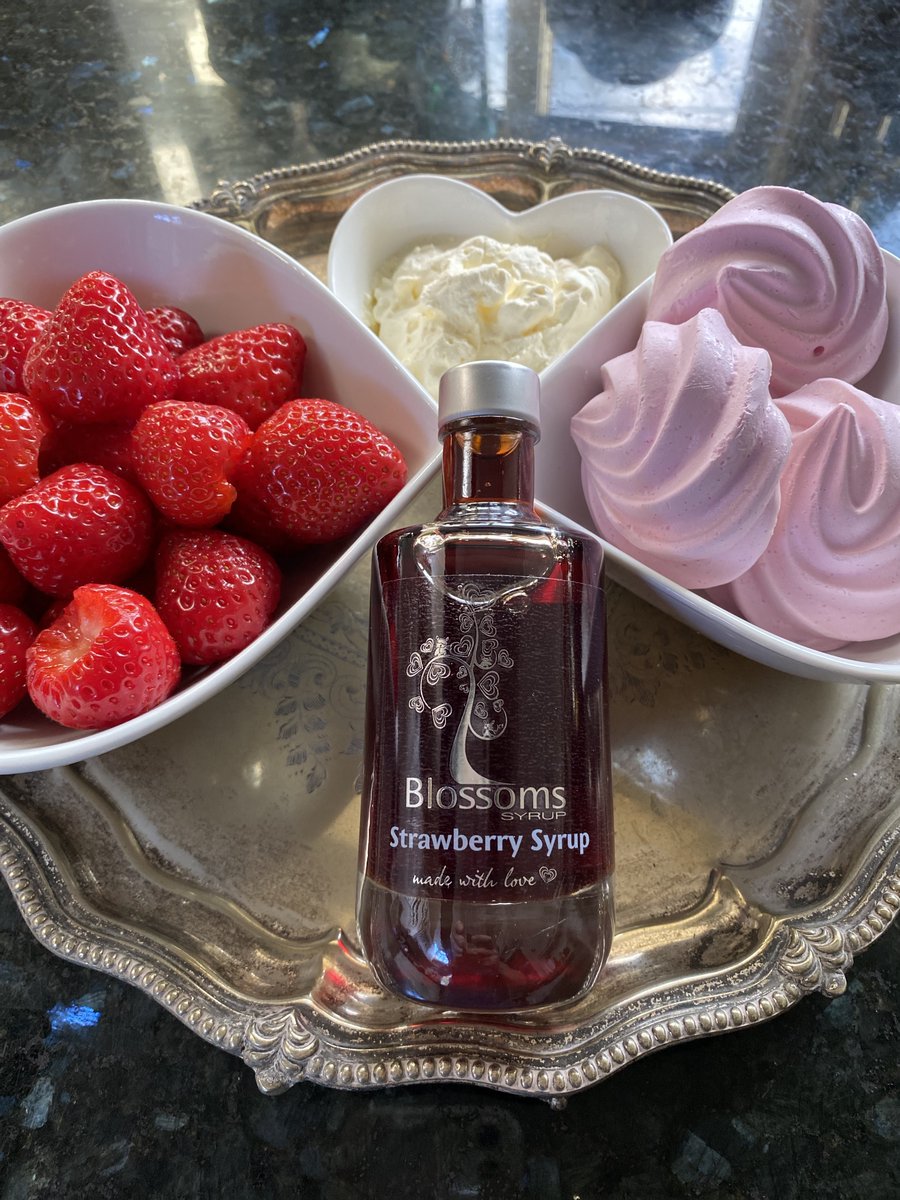 BlossomsSyrup's tweet photo. Quick and cheap dessert idea for all the sporting events happening this weekend! Eton Mess: raspberry &amp; white choc meringues @waitrose,  strawberries &amp; whipped cream &amp; Blossoms strawberry syrup drizzle. Classic!
#footballscominghome #Wimbledon #madeinengland https://t.co/LNRlY2vS8c