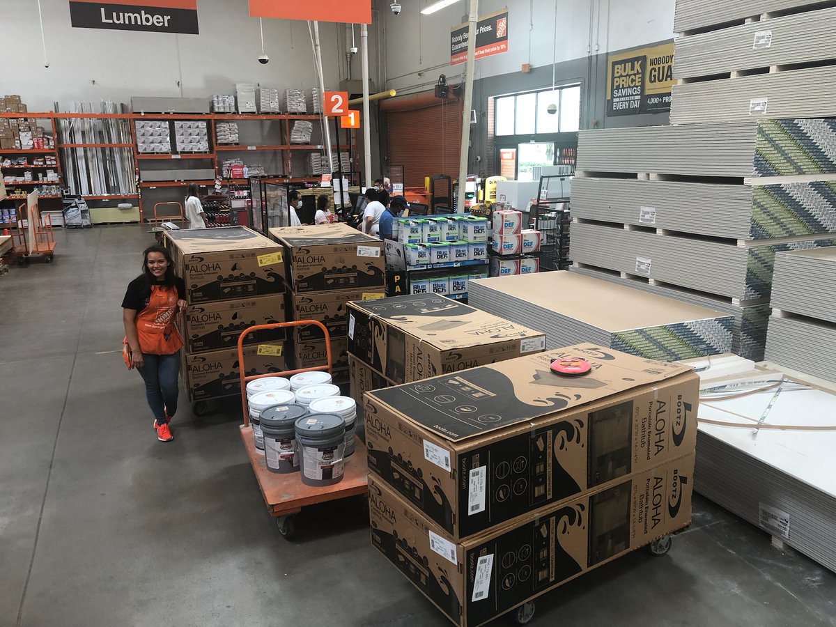 DepotSugar's tweet photo. Our new plumbing associate, Emely is building strong relationships with the Pro's and PASA's by walking the customer to the Pro Desk with their 11 bathtubs and paint to see what exclusive offers they can take advantage of as a Pro. Great job Emely! 0574 D-26 OrangeLife https://t.co/1j6Rqwkrjf