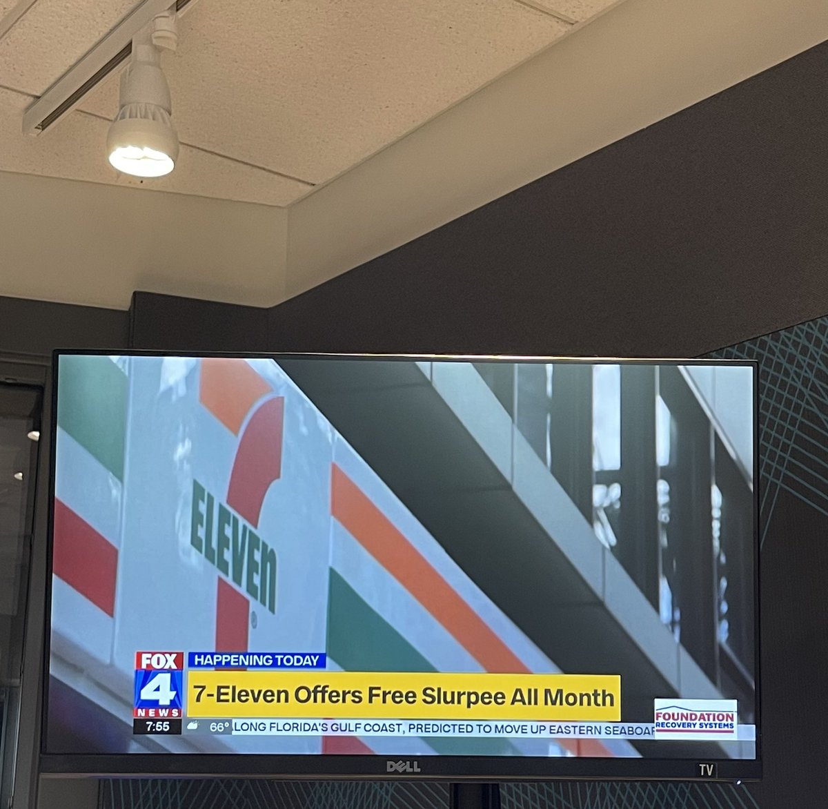 MarkTheOverseer's tweet photo. OHโฆ ๐ #SlurpeeTime @7eleven https://t.co/b1mo9oeAT2