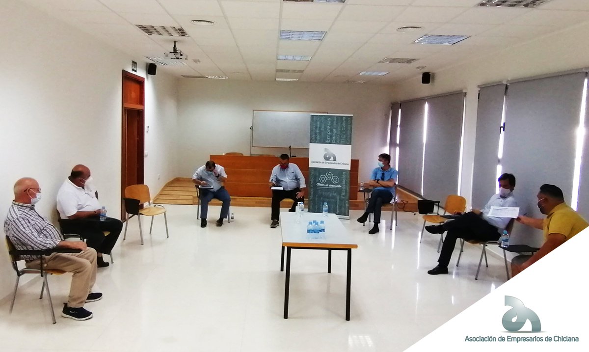 El pasado martes, la Junta Directiva de <a href="/AEChiclana/">AE Chiclana</a>
se reunió como cada mes para poner en común todas las actividades y actos celebrados, en los que nuestra asociación ha estado presente. 

#cec #aechiclana #juntadirectiva #chiclana #empresas #pymes #asociados #actividades