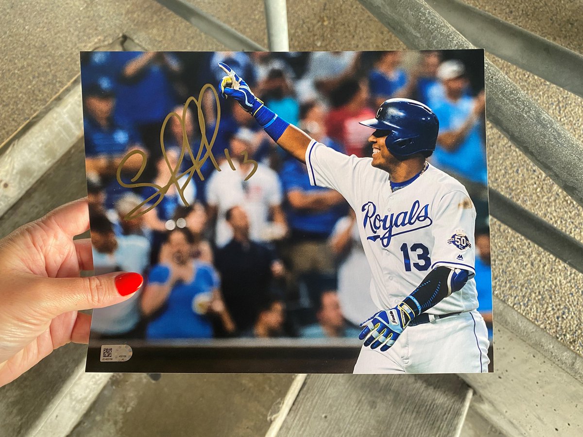 #GIVEAWAY - Must FOLLOW <a href="/RoyalsAuthentic/">Kansas City Royals Authentics</a> &amp; RT for a chance to win!

One (1) lucky winner will receive this autographed Salvador Perez photo! The winner will be picked at random on Friday, 7/9/21 at 12PM CT.