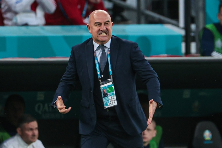 RussiaFutebolBR's tweet photo. DEMITIDO!
O treinador russo Stanislav #Cherchesov não é mais o treinador da seleção da Rússia. Após a péssima campanha na Euro, o treinador não resistiu no comando.
Alguns nomes já estão sendo cotados para o cargo, são eles: Joachim Low, André Villas-Boas e Stefan Kuntz. https://t.co/fV3i1POC1m