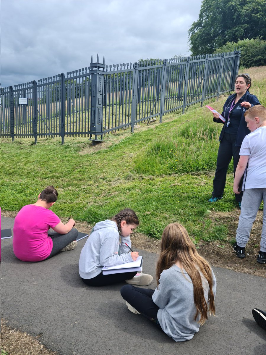 At todays activity young people  were learning all about local history with <a href="/AntonineWall/">The Antonine Wall</a> &amp; <a href="/RecoatGallery/">Recoat</a> #outdooryouthwork #sketching #murals #romans 
<a href="/ysortit/">Y sort it</a> <a href="/GillianYsortit/">GillianYsortit</a> <a href="/WDCouncil/">West Dunbartonshire Council</a>