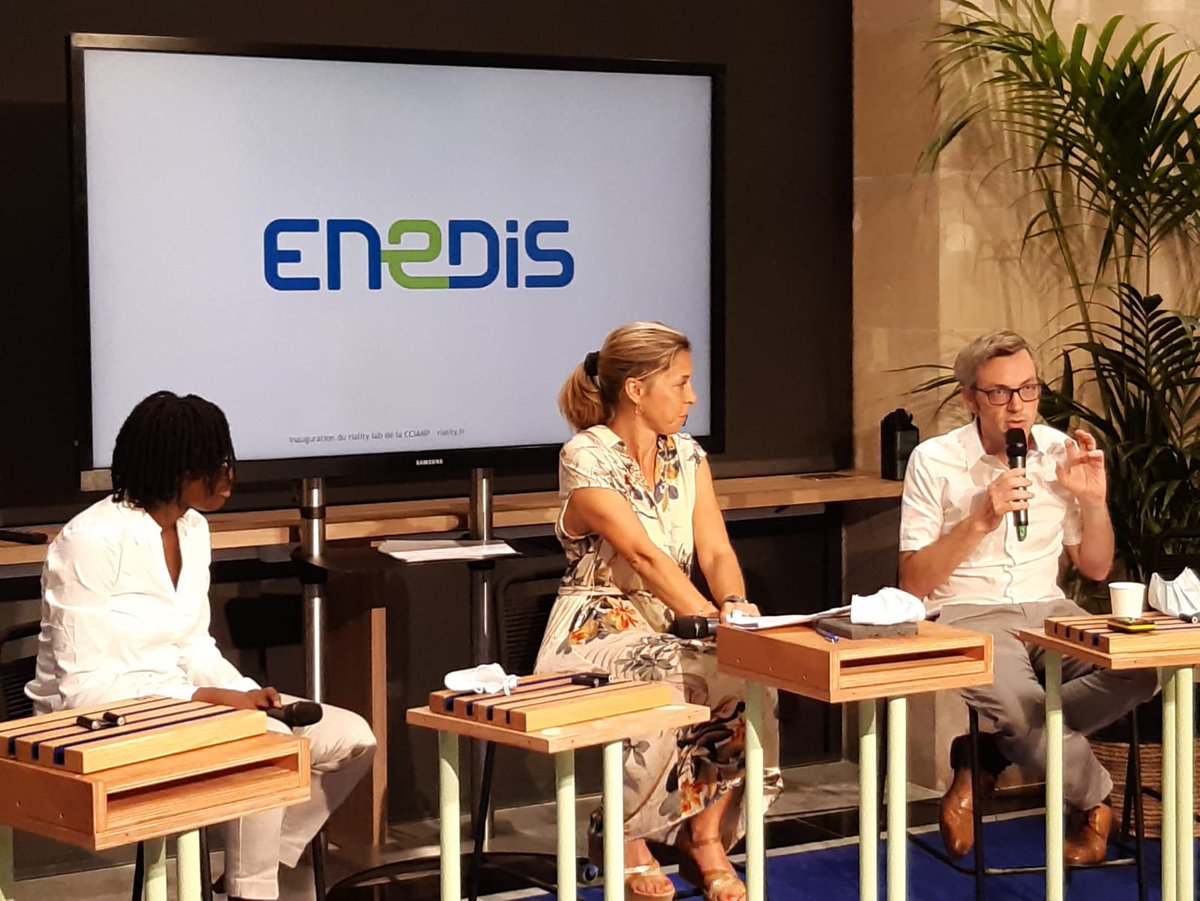 EnedisRegionSud's tweet photo. Inauguration du RialityLab : @GemignaniRomain, responsable #innovation 💡en partenariat avec des étudiants @univamu développe des projets @enedis en matière d’intelligence artificielle 🧠
#TransitionEcologique #servicepublic #performance #IntelligenceArtificielle #IA https://t.co/KcBovAYnlh