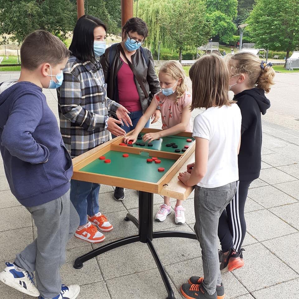 🎲 LUDOTHÈQUE 🎲

Les enfants de l'école primaire de Sainte Geneviève nous ont rendus visite cet après-midi afin de passer du bon temps autour des jeux proposés par la Ludothèque 😄