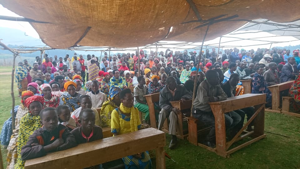HavyarimanaAlp1's tweet photo. #Burundi Réunion de sécurité tenue ce 7/07/021 par Consolateur Nitunga  Gouverneur de @RumongeProvince à l'endroit de la population de la zone #Rutongo de la commune #Muhuta. Renforcement de la sécurité était un mot d'ordre.@MininterInfosBi https://t.co/R45yNDzDHu