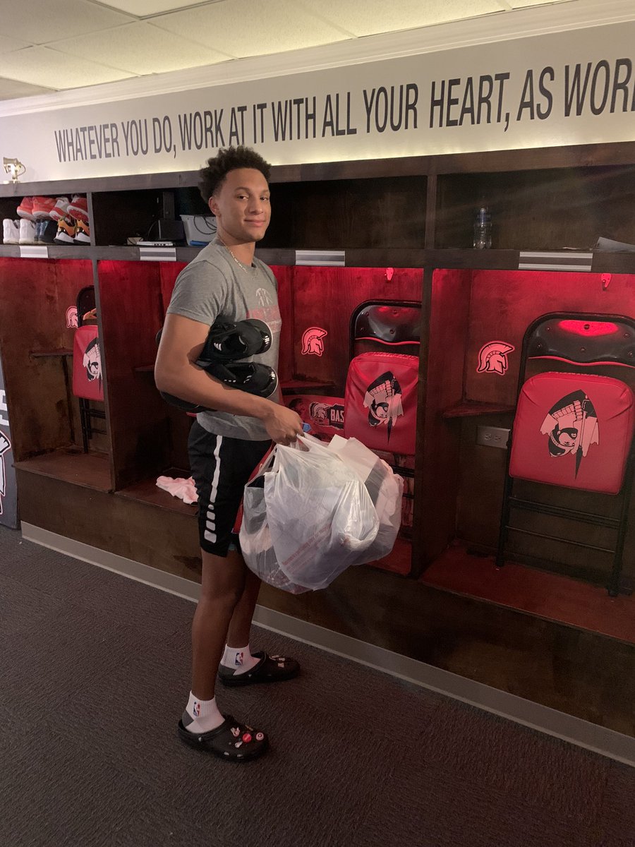 Bittersweet day… @ajo__18 cleaning out his locker. He waited as long as he could 🤣. It’s been an amazing 4 years with you brother!  
#4Him4Them #4Life 
⚔️🛡💪🏽