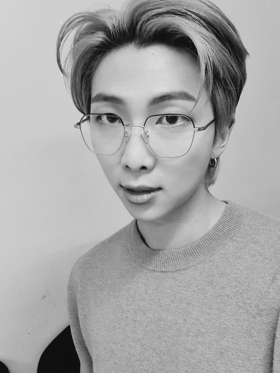 peupeubear's tweet photo. He is a piece of ART, i repeat he is an Art โจ๐
Namjoon oppa on weverse.
Cap: some photos
#6MStarsForRM #namjoon #kimnamjoon #bts
#BTS_Butter #RM https://t.co/5CyhjjSusf