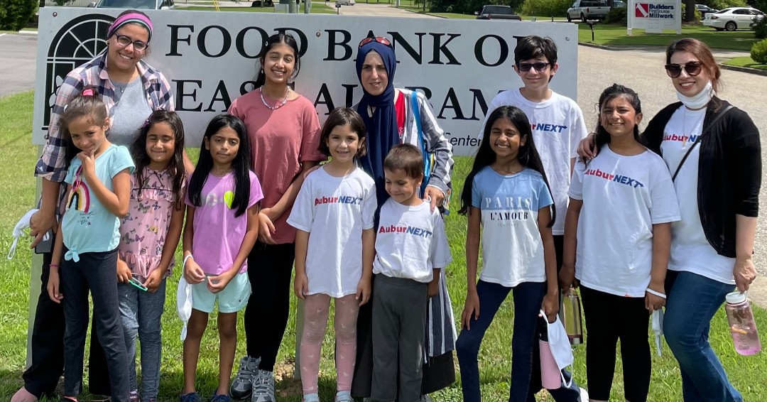 FoodBankEastAL's tweet image. AuburNEXT, a youth service group, recently visited us to pack food boxes. They had a great time and we certainly appreciated their enthusiastic work. These young people are our future leaders and are already learning how important it is to invest themselves in their community!