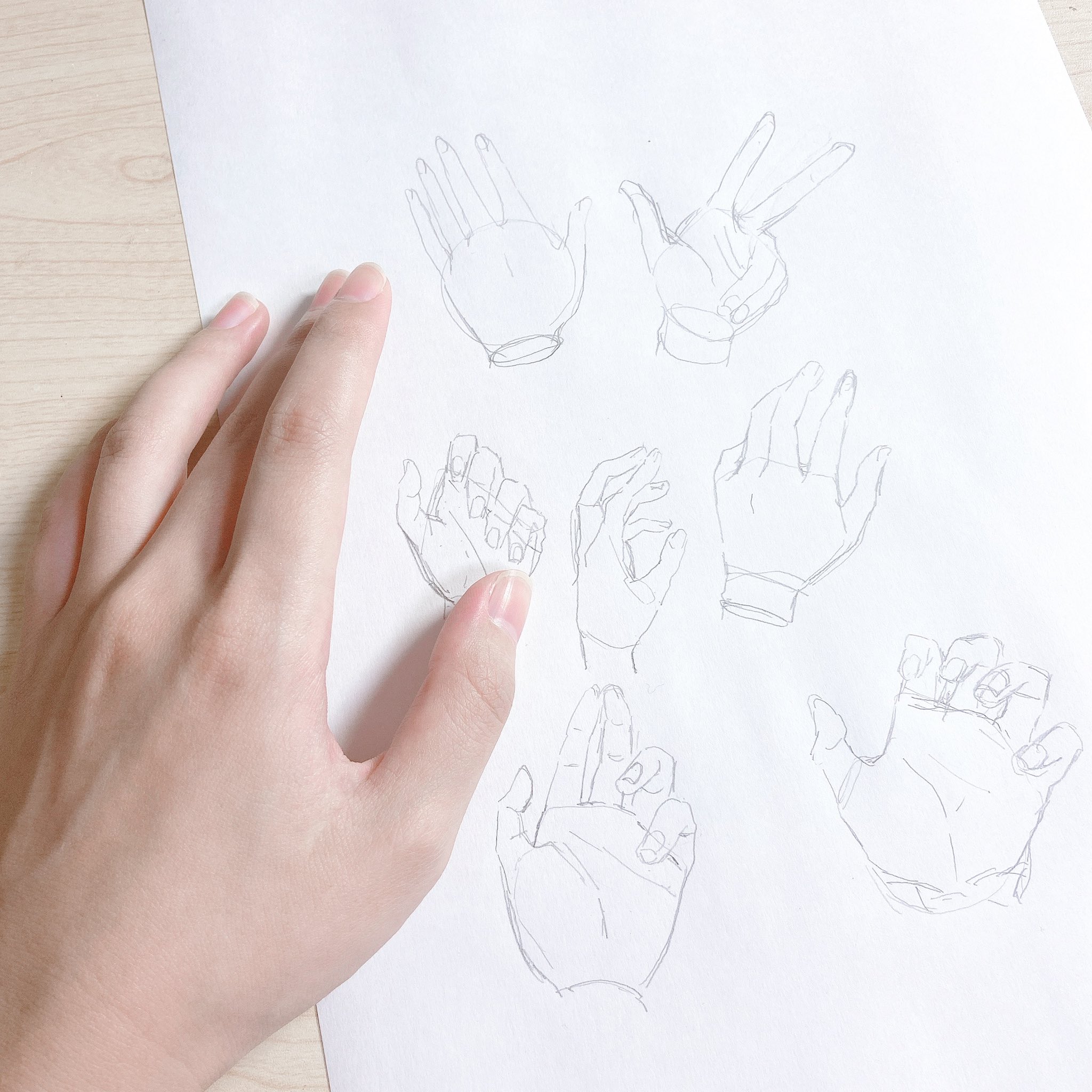 針子 やがて 白に染まる無事終了しました 絵描きの描いた人本人の手と 描いたイラストの手はよく似てる説あるあるだと思う 自分の手が1番見本にするからだろうな T Co Pd975vxqqh Twitter