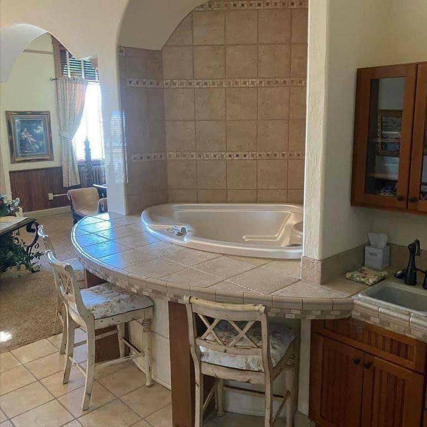 Kitchen jacuzzi, anyone? 🤣
