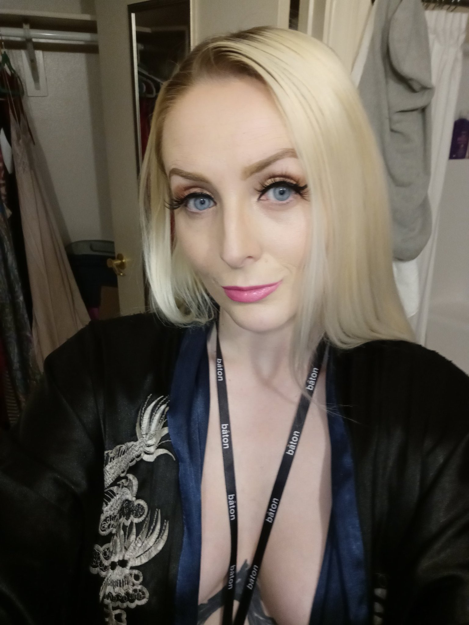 TW Pornstars Lily LoveCraft. Twitter. What color do you think my eyes