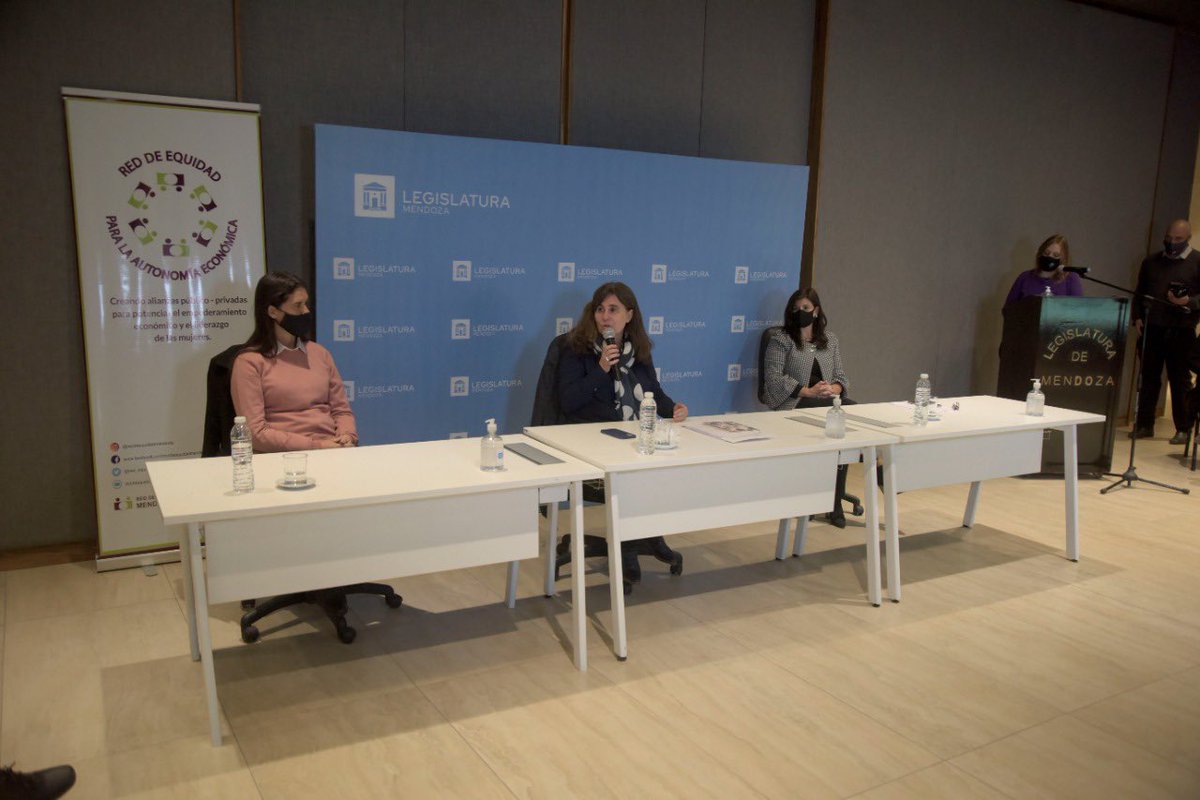 AnaMariaNadal2's tweet photo. Hoy acompañé en su primer aniversario a la  @red_equidad Un profundo reconocimiento a esta red que promueve la integración de espacios públicos y privados que visibilizan la necesidad de seguir avanzando en políticas equitativas. https://t.co/L0mJvpRFq0