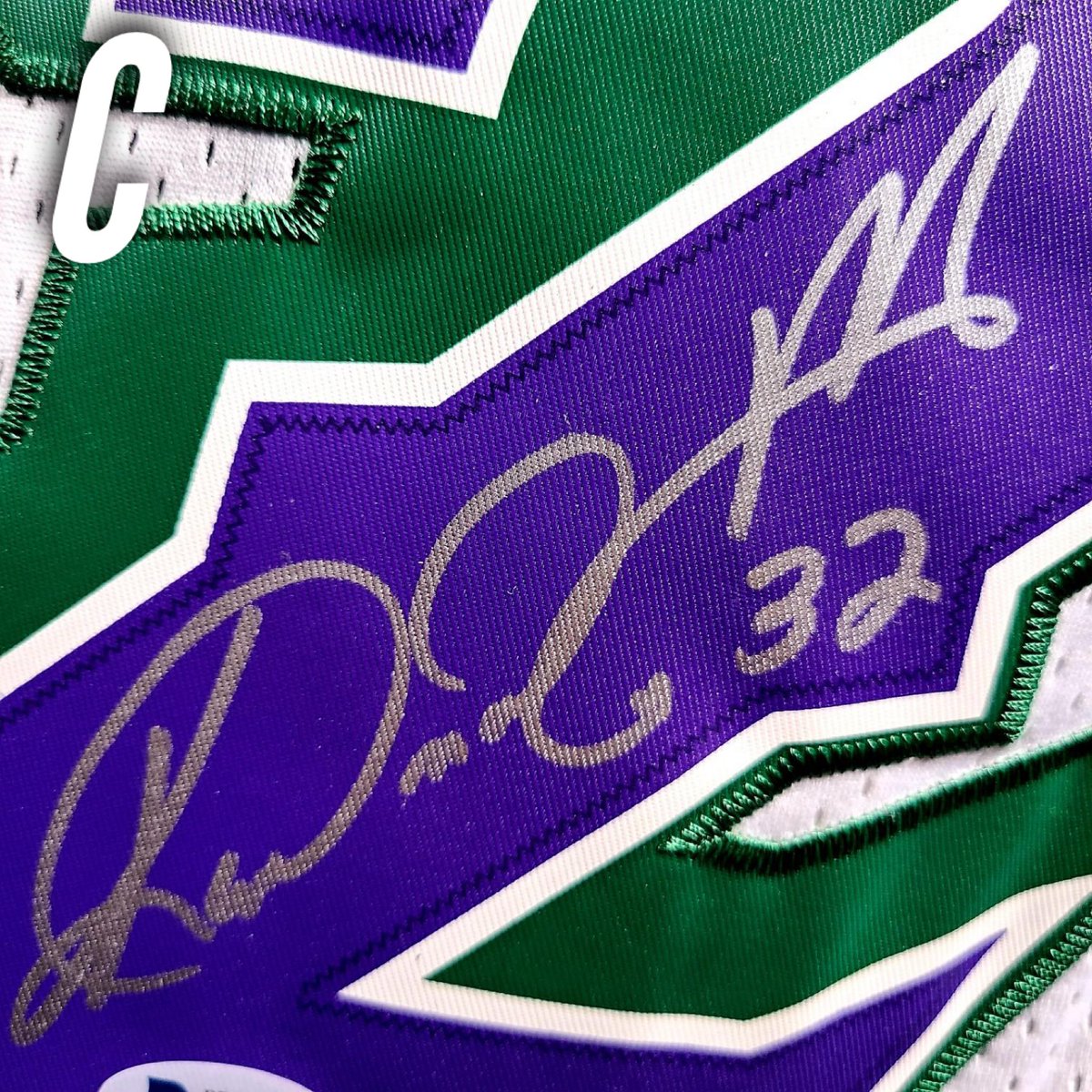 dacardworld's tweet photo. Can you guess whose autographs these are?!

*Answers will be revealed tomorrow*

#sports #memorbilia #collect #jersey #nba autograph #basketball https://t.co/BMmZ8SdmF2