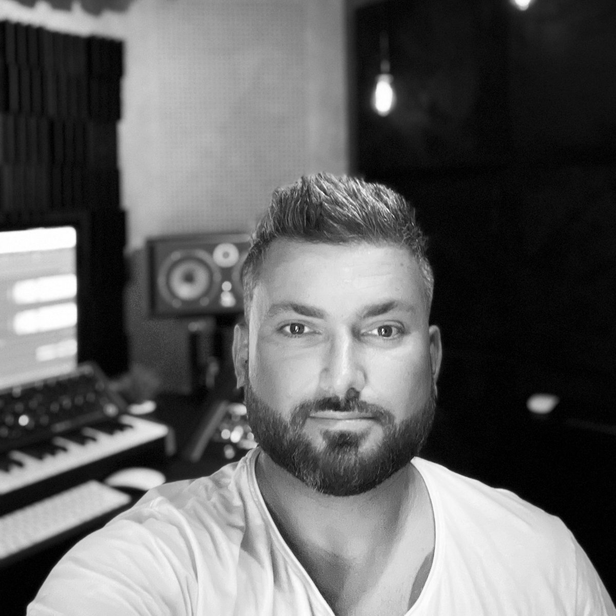 Fullon with old school melodies or more psychedelic ? What you want to hear soon?  
Comment ⬇️⬇️⬇️

#VibeTribe #OneVibeOneTribe #MainstageRecords #MainstageBooking #Psytrance #Psychedelic #Fullon #Trance #Psy