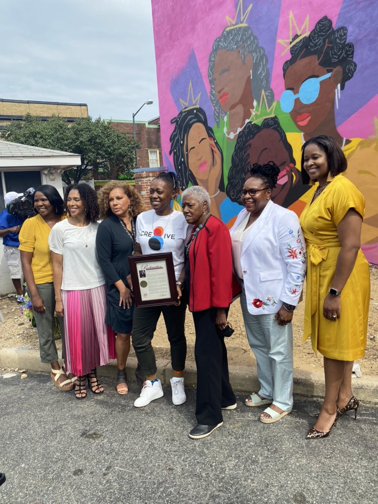 DCMOWPI's tweet photo. Today we joined community champions to celebrate DC’s newest mural and the launch of @mayor_bowser ‘s @muralsdc 2021 season! This mural by woman artist @eshvion is dedicated to celebrating and protecting the diversity of black hair #SheDC #DCValues https://t.co/Djcwj9bf6g