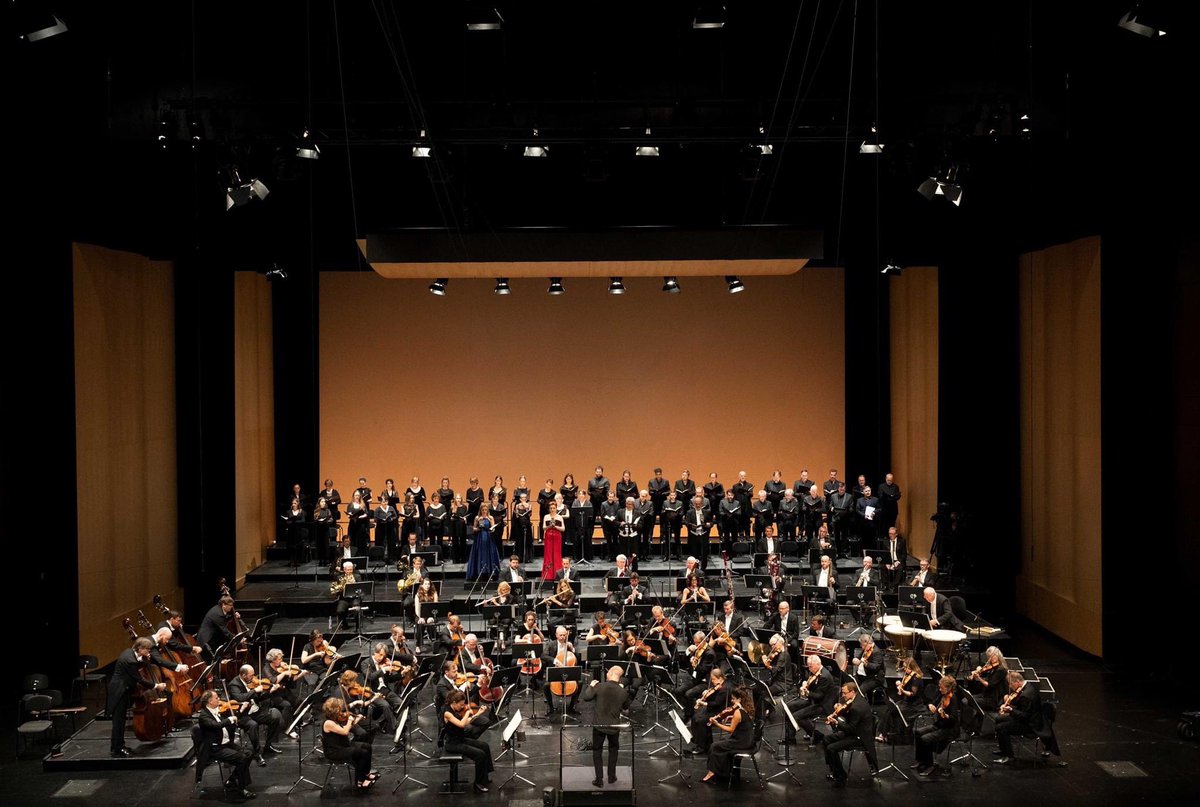 Sichern Sie sich jetzt noch Livestream-Tickets für die ausverkauften Konzerte mit @nezetseguin &amp; <a href="/ChambOrchEurope/">Chamber Orchestra of Europe</a> morgen und am Samstag! Tickets: festspielhaus.de, Streaming: digitalfestivalhall.de 📸 Andrea Kremper
