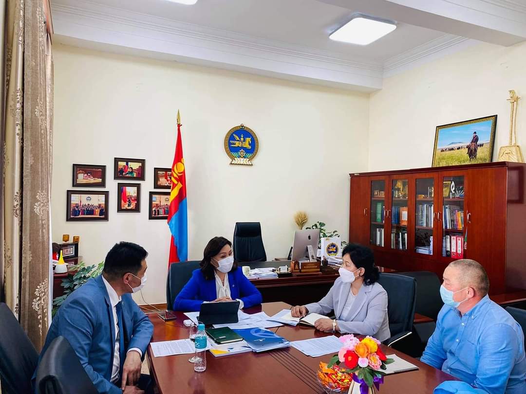 2021.07.06
🚩УИХ-н НББХ-ны дарга М.Оюунчимэг, ЭМ-н сайд С.Энхболд нартай уулзав.