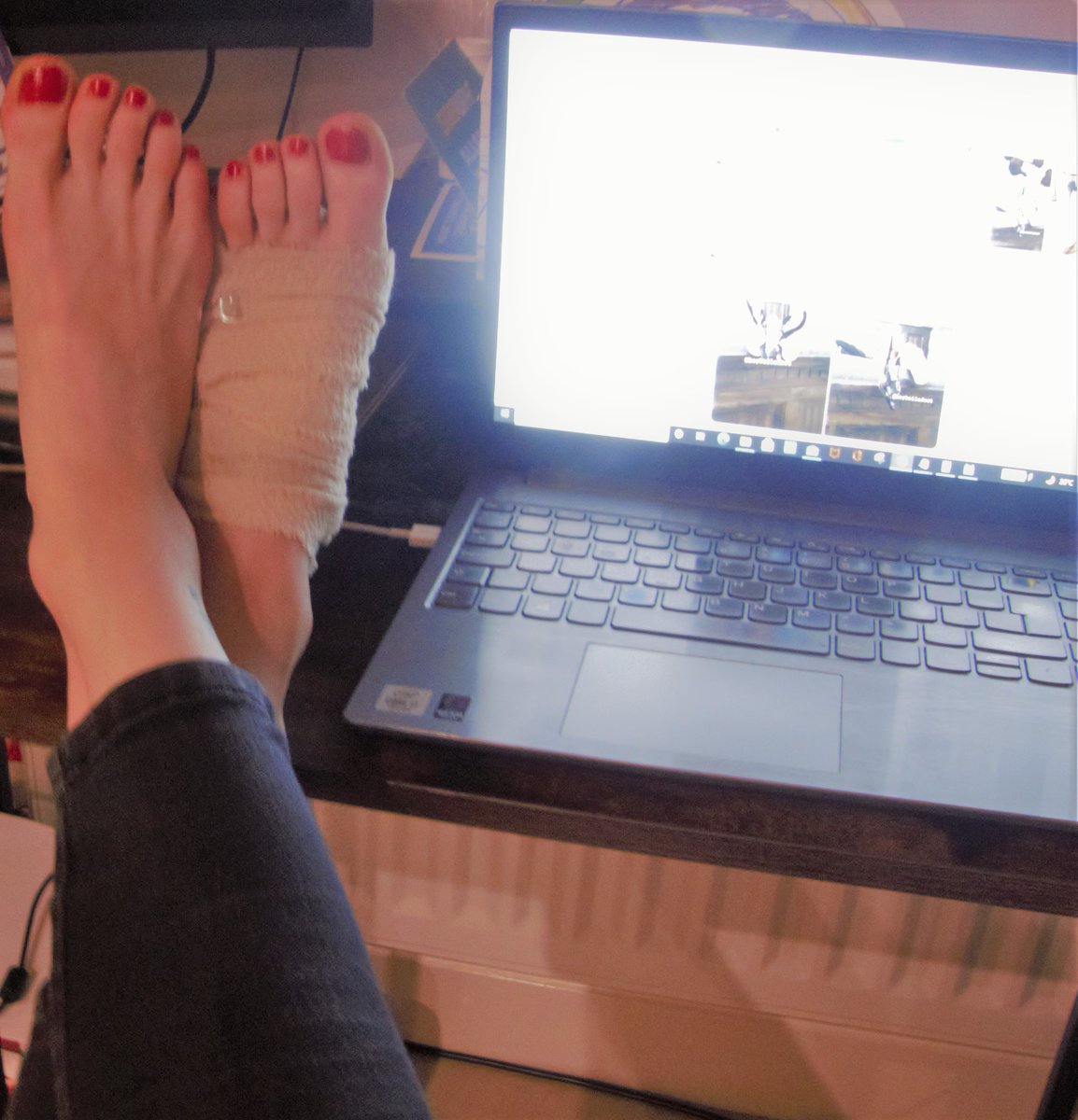 toritoes69's tweet photo. Good evening my beauties!!!
Come and join me hard at work and caress my feet😘😜 Or you can see how flexible I am with my toes and what I can do in heels...💋
X
#feet #toes #footfetishnation #foot #feetporn #feetlovers #feetpics #feetworship #feetfetishworld #soles #prettyfeet https://t.co/ZzMfIFJ0YB