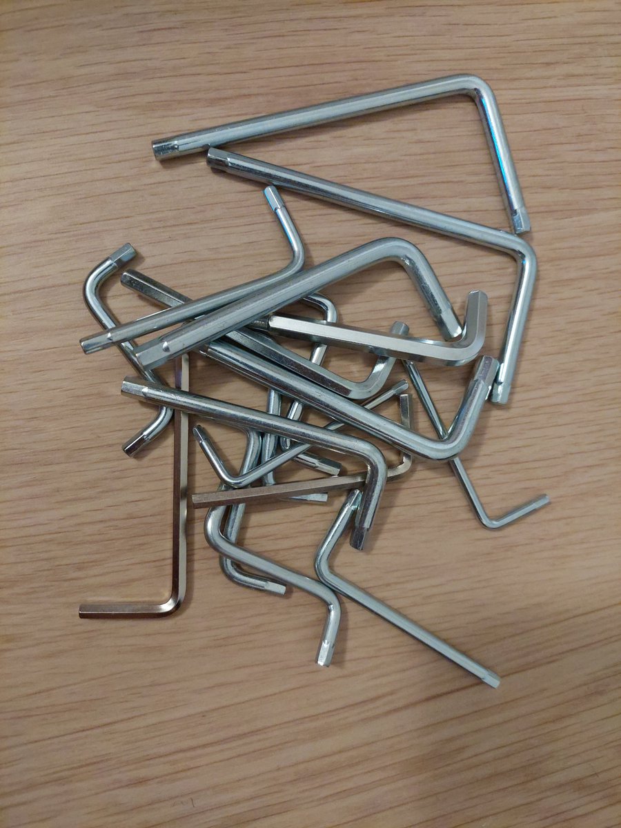 ThatReza's tweet image. از هر مدلی زده یکی هست 😂