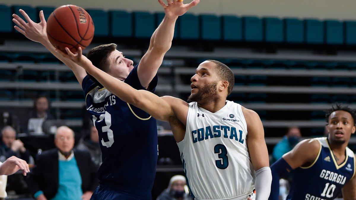 IT'S OFFICIAL! (Finally, 😉)

Juwan Howard announces DeVante' Jones has officially become part of the Wolverine FAMILY ... following his transfer from Coastal Carolina and exploring the NBA Draft!

Release | myumi.ch/9orkx

#GoBlue 〽️🏀
#ForCompetitorsOnly