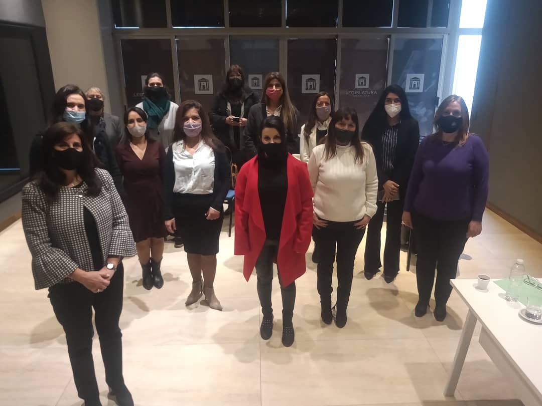 red_equidad's tweet photo. "Mujeres Transitando los Desafíos y Obstáculos 2021" - 1 Aniversario de la Red de Equidad para la Autonomía Económica de la Mujeres- Mendoza https://t.co/rRPwnc2Lql