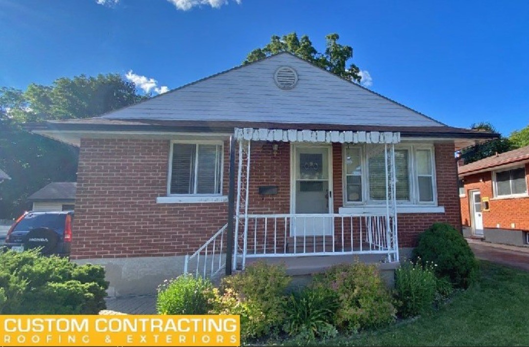 Whether your home’s roof has been damaged by unpredictable weather, or it’s just time to give your home a beautiful face-lift that will increase its value and protect it for years to come, call Custom Contracting for replacement!⠀#customhomes #CustomContractinginc #Homemade #GAF