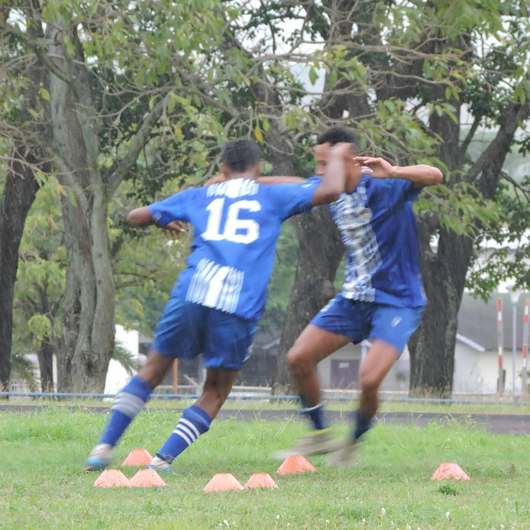El único lugar en que el éxito viene antes que el trabajo es en el diccionario. Asi que no cuentes los dias y trabaja para que los días cuenten. 💙⚽💙

•

#somoselexpresoazuldeelcallao
#todossomosminerven
#minervensomostodos #elballetazul
instagram.com/p/CREC_X5j6jd/…
