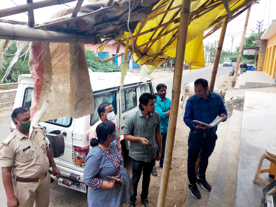 आज दिनांक 8/7/21 को SDO मेडीकल की उपस्थिति में विच्छेदित संयोजनों को क्रॉस चेक किया गया ।<a href="/mddvvnl/">MD DVVNL AGRA</a> <a href="/DVVNLHQ/">Dakshinanchal Vidyut Vitran Nigam Limited</a> <a href="/DvvnlDirectorT/">Dvvnl Director Technical, B M Sharma</a> <a href="/dvvnljhansi/">DVVNL JHANSI</a> <a href="/DvvnlDirComm/">DVVNL DIRECTOR COMMERCIAL</a>