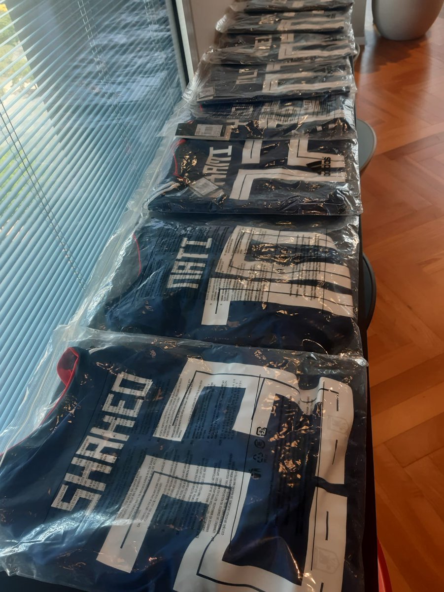 SwathlyBigdata's tweet image. Swathly's employees are ready for the Euro final!!!
We got jerseys for sunday evening's exciting match between Italy and England.
Who is going to win?
See you at the final!
#bigdatatools #bigdata #marketingautomation #marketing #ai #b2b #b2bsells #sells #swathly #leadgeneration