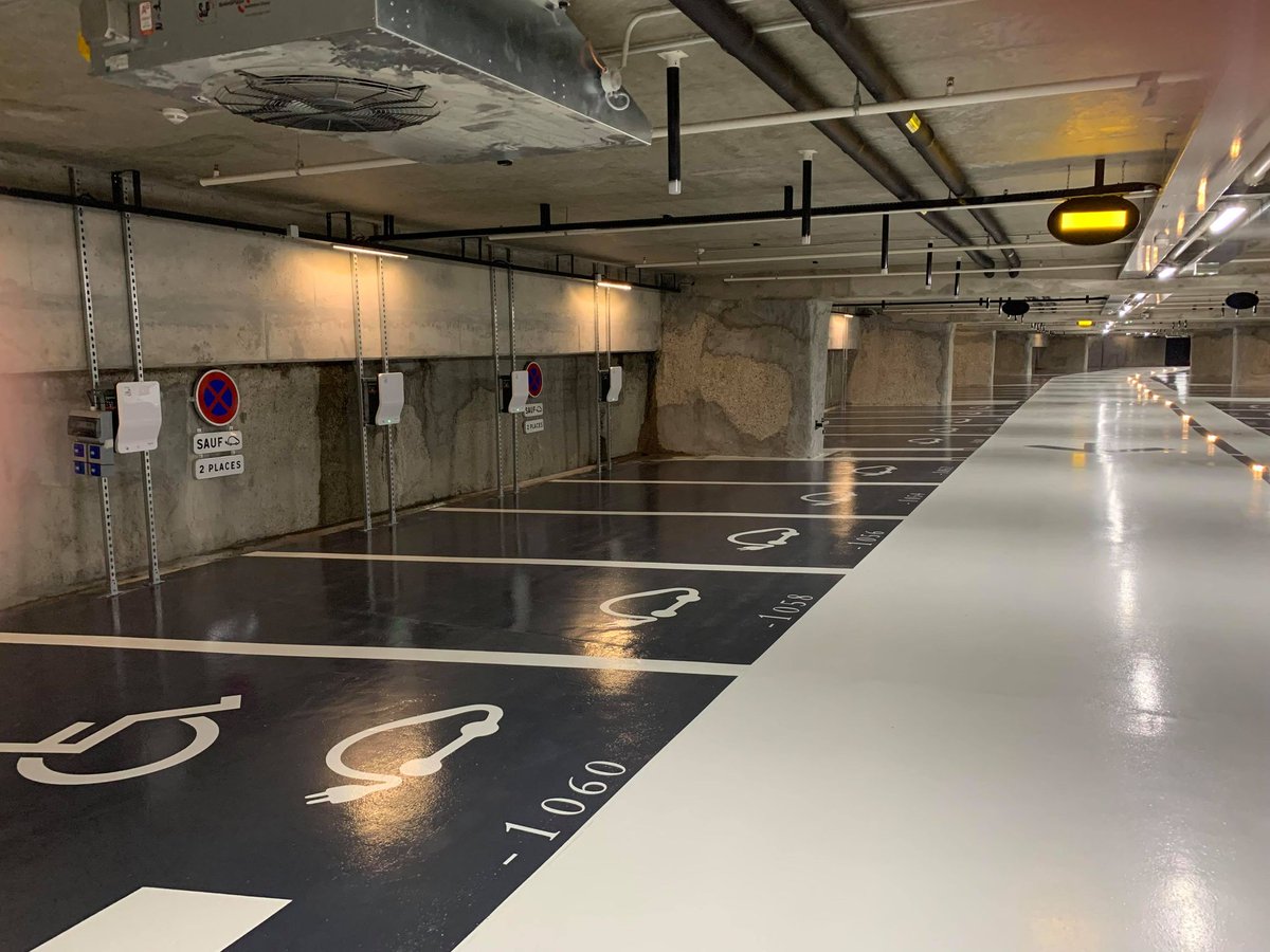 Vous étiez au courant? ⚡️

Au nouveau parc Saint-Antoine, vous pourrez trouver 21 places réservées aux véhicules électriques ! 🚗🔌

#LPA_Officiel #stationnement #vehiculeelectrique