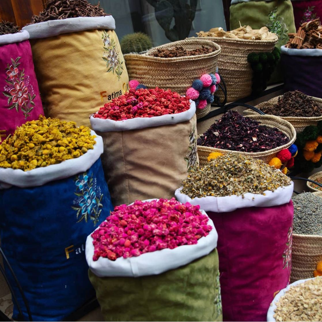 How are spices &amp; colour pigments related?🤔  We're answering over on our IG check it out: instagram.com/nomnomsworldfo… 
Comment on #Instagram and let us know what you think!
#Nomnoms #worldfood #cuisine #funfacts #foodie #foodiefacts #funfood #healthy #snacks #spice
