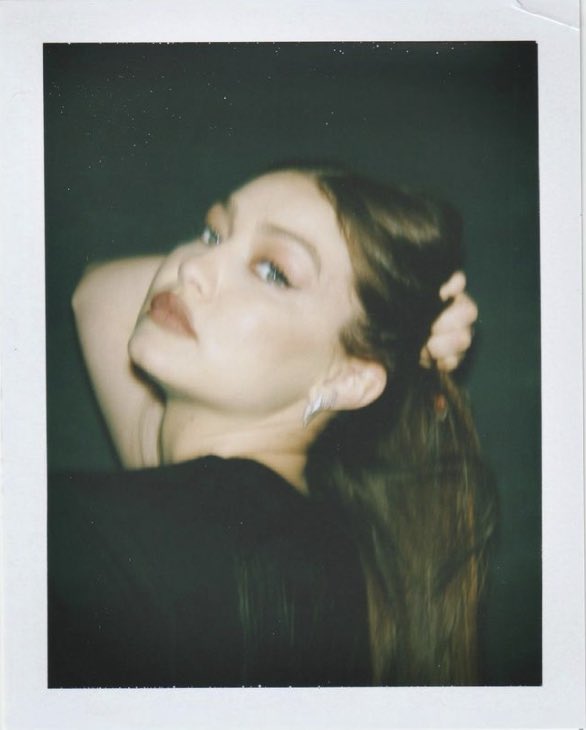 HadidGigiArg's tweet photo. 📸 || Gigi Hadid para Maybelline fotografiada por Hao Zeng! https://t.co/28FyPa1i5i