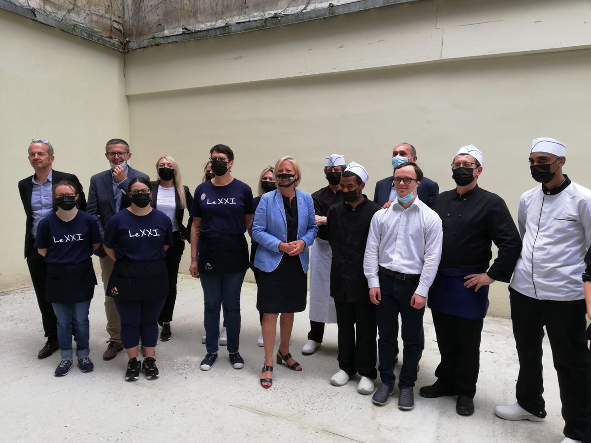 s_cluzel's tweet photo. Convivialité et cuisine de qualité sont au rendez vous au XXI, nouveau restaurant inclusif et solidaire lancé par l'association @T21_Fr à @Rouen 

Une entreprise adaptée qui emploie 12 jeunes talents en situation de #handicap en CDI en salle et en cuisine ! https://t.co/5Y37LhBxcn