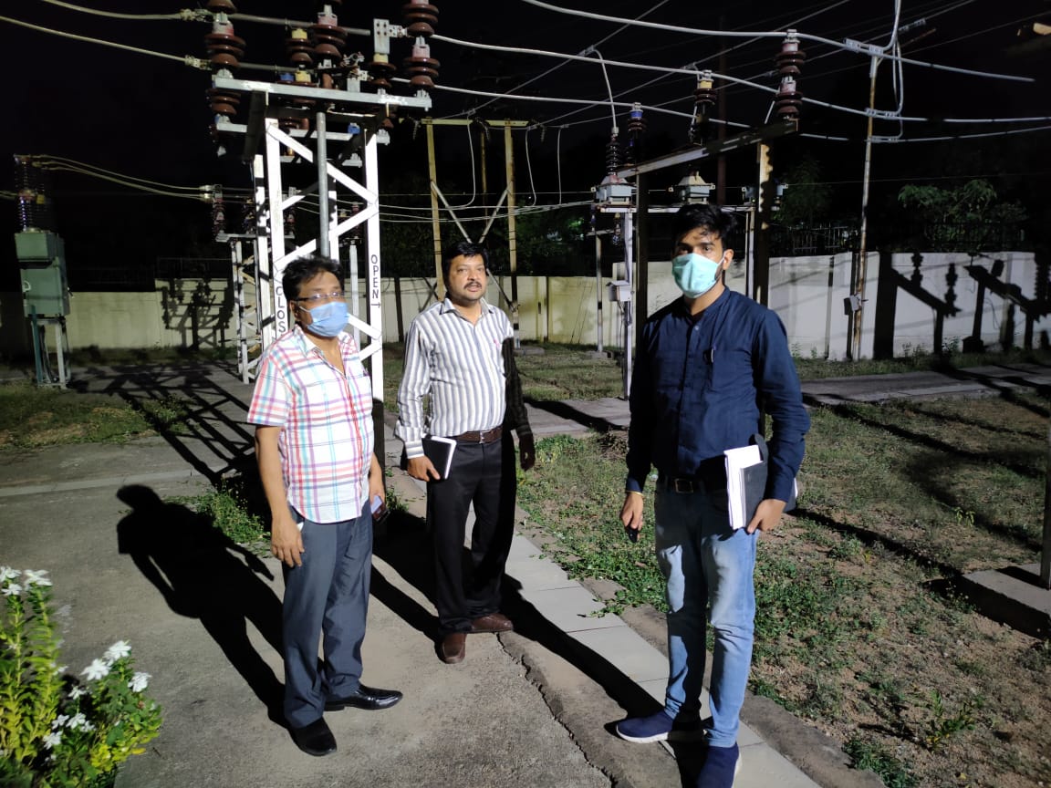 dvvnljhansi's tweet photo. Peak hour inspection of 33/ 11 kv substations Jail Chauraha &amp; Ranimahal by CE(D), Jhansi &amp; Hydel Colony by SE,EUDC, Jhansi. @MDDVVNL
@UPPCLLKO @UppclChairman @dvvnljhansi @dvvnljhansizone https://t.co/YJSmKmkIqC