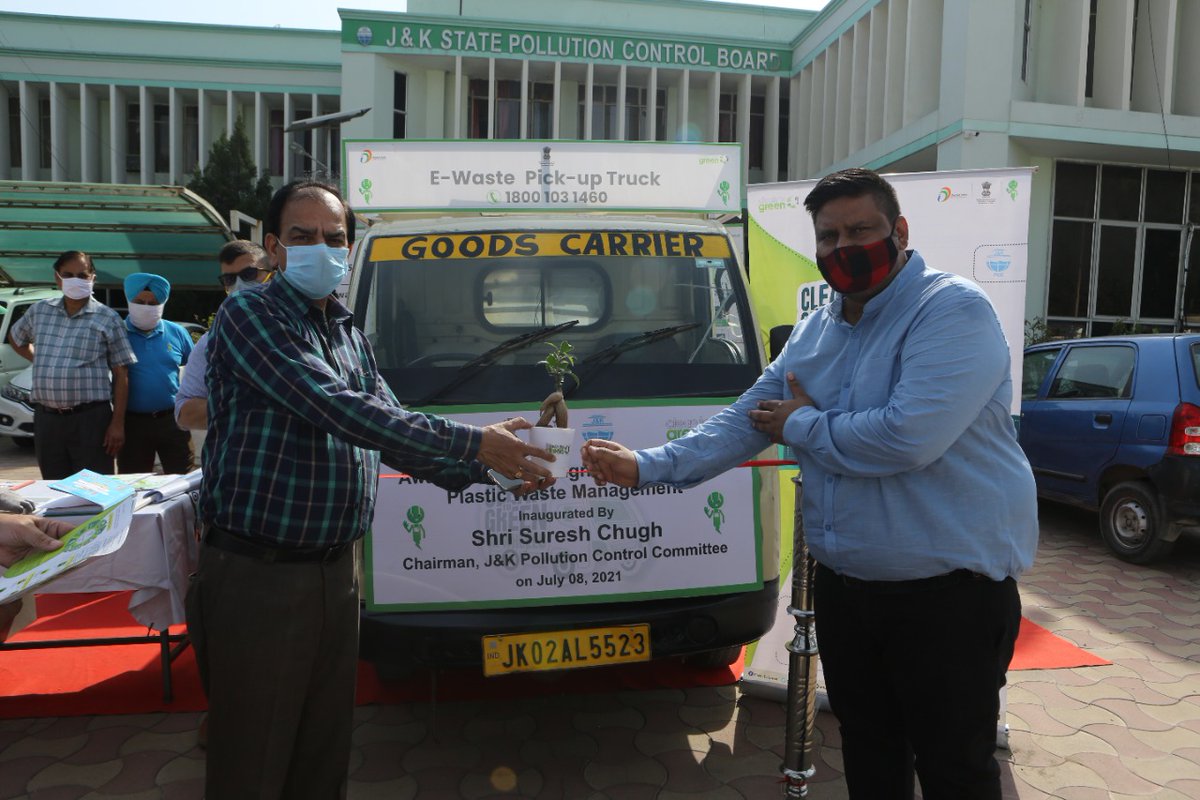 radhikakkalia's tweet image. We aim to establish a reliable network of #ewaste collection and recycling with our initiative #C2GonWheels. Help us reduce the informal e-waste management practices in India and #pledgenow with #CleantoGreen.