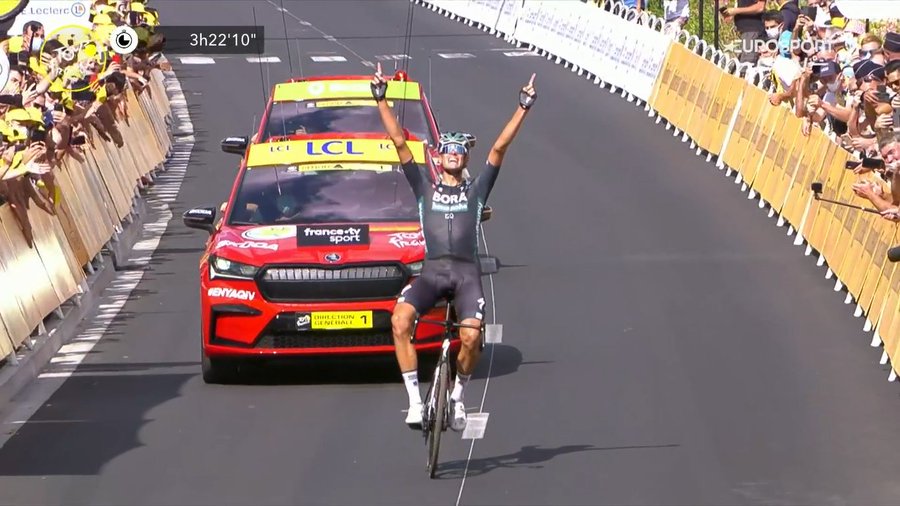 EliseCornard's tweet photo. Victoire de Nils Politt sur cette 12eme, à l'issue d'une magnifique échappée. #TDF2021 https://t.co/2IZWzts2BV
