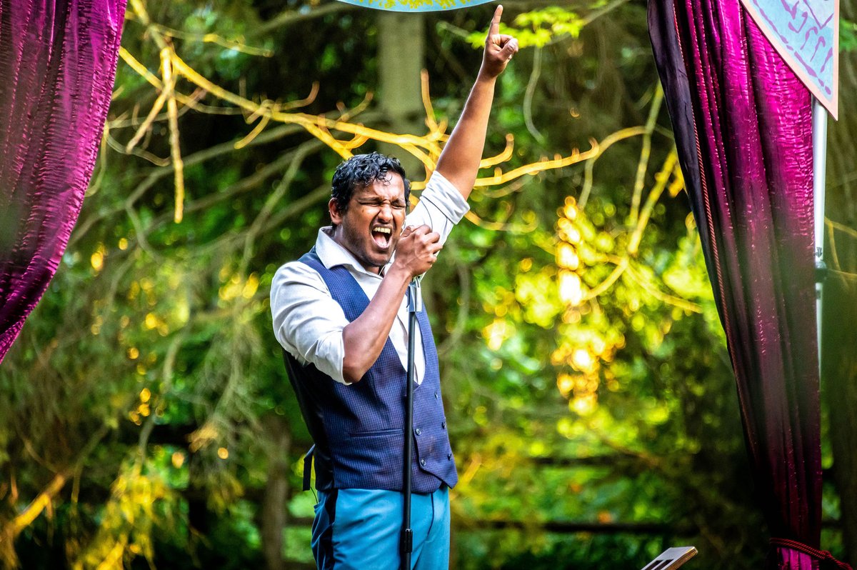 Soulpepper's tweet image. Grab your tickets for @TapestryOpera&apos;s #BoxConcerts this weekend at @canadianstage&apos;s Dream in High!🌳 What could be better than listening to Asitha Tennekoon serenade you with opera &amp;amp; musical favourites at that beautiful outdoor amphitheatre! 🎟️ canadianstage.com/shows-events/s… #csDream