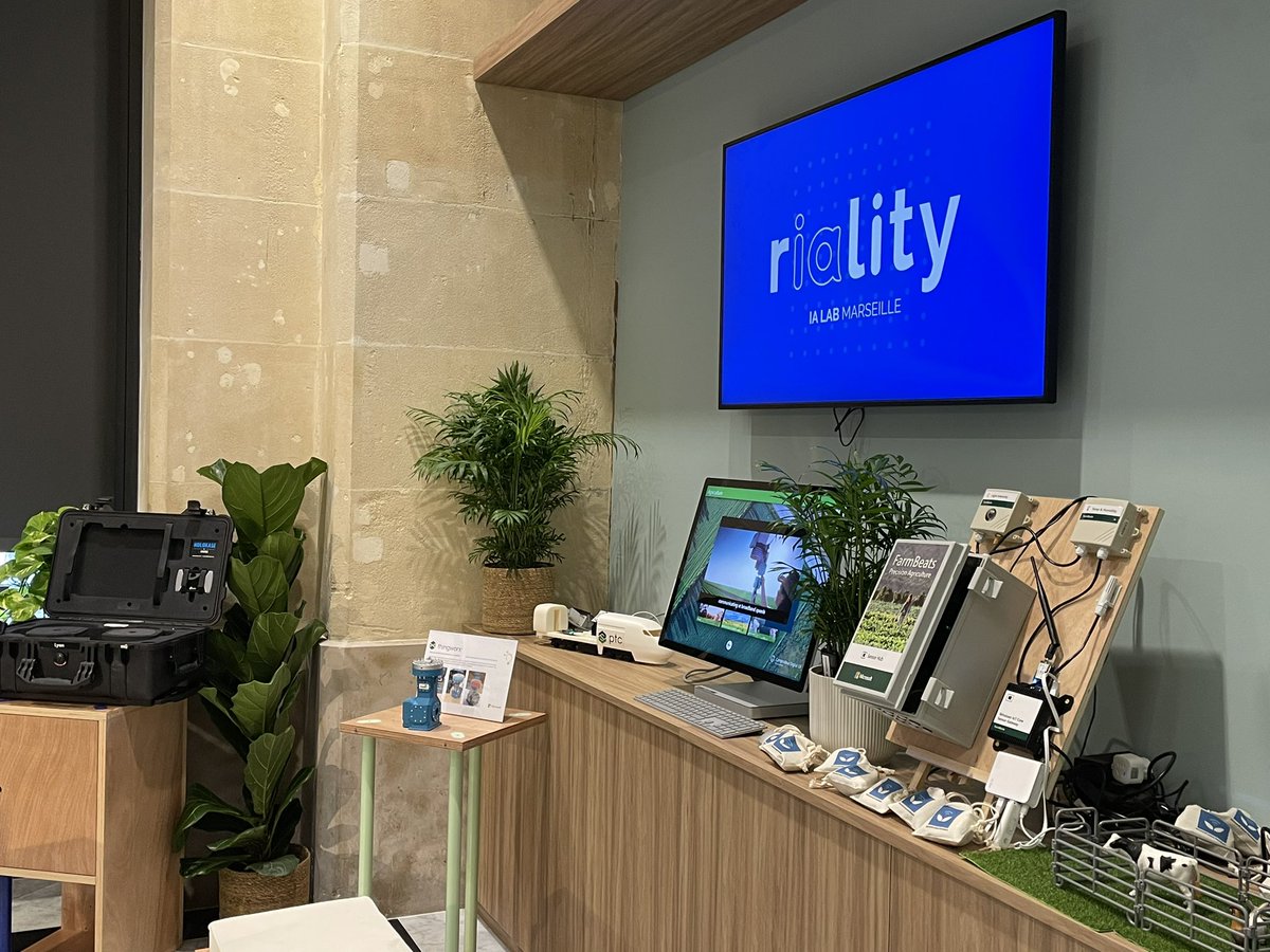 [#Inauguration] <a href="/chauvinjl/">chauvin jean luc</a> sur le #RialityLab rappelle qu’il s’agit d’un projet dédié au service des entreprises, et tout particulièrement les #PME de notre territoire « Les dirigeants et leurs collaborateurs doivent pouvoir convertir l’#IA en une opportunité de développement. »