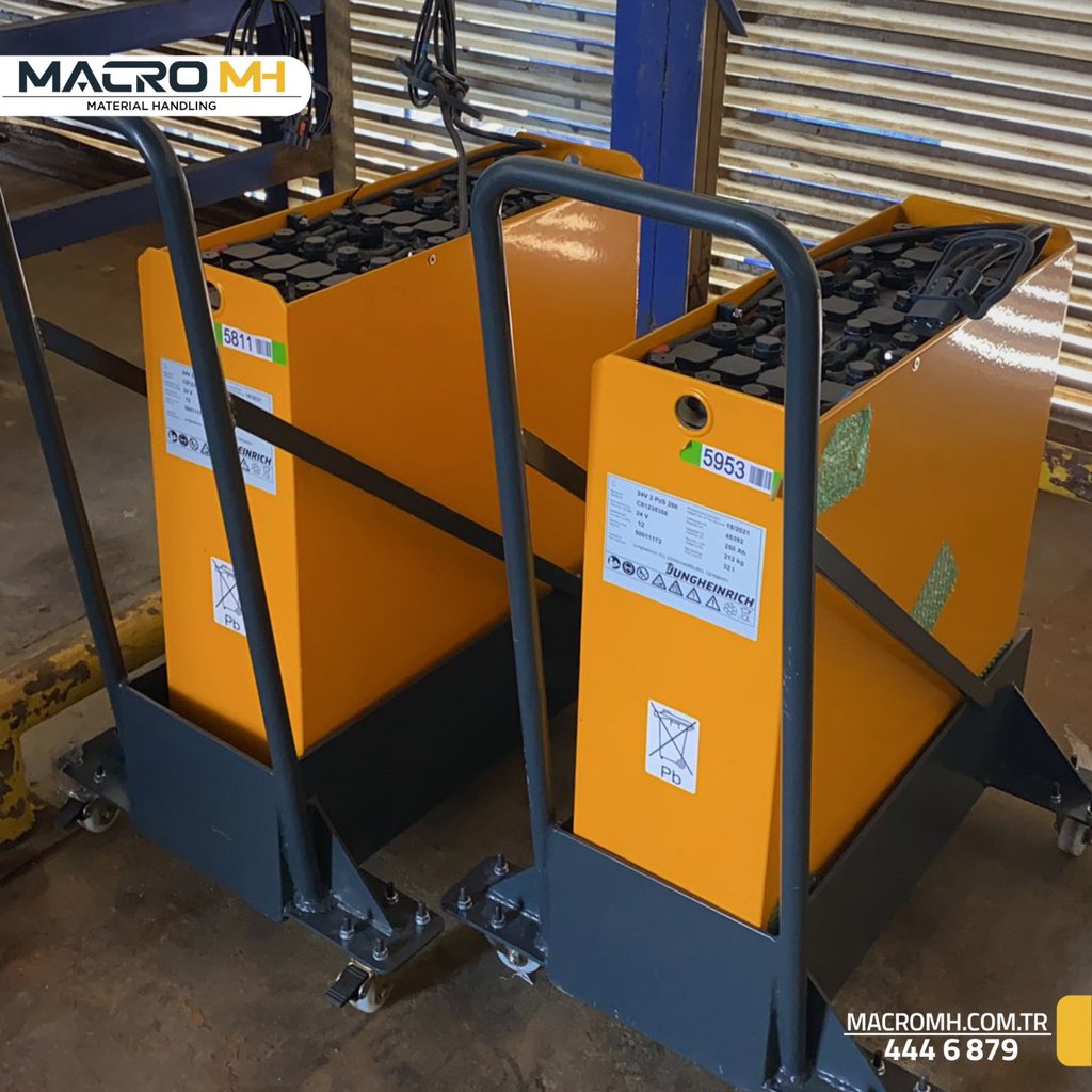MacroMh's tweet photo. Hızla devam eden teslimat projelerimiz için teslimat ekibimiz Adana’da. 

#forkliftturkiye #akülütranspalet #pallettrucks #intralogistica #materialhandlingsolutions #materialhandlings #delivery #lithiumionbattery #forkliftlife #adana #redresör #supplychainmanagement #yellowrules https://t.co/87e9imVT6l
