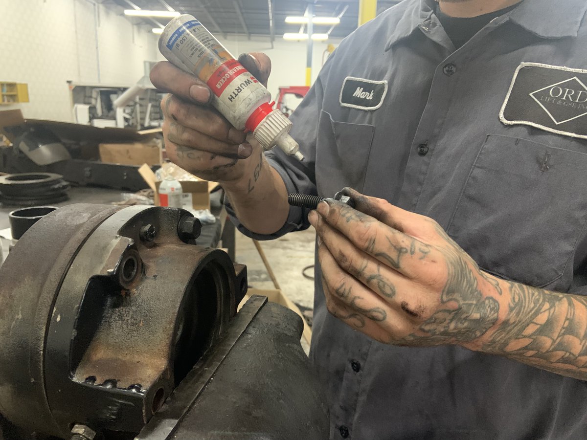 ordlift's tweet image. Just spreading some LOC-TITE! #Threadlocker #working #Mechanic #glue #chicago #ohareinternationalairport #wurth #brakes