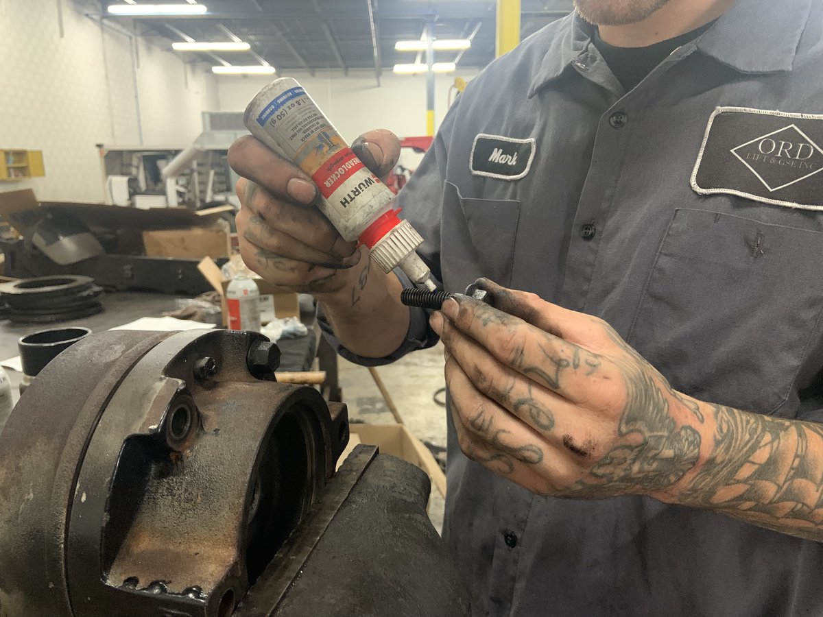 ordlift's tweet image. Just spreading some LOC-TITE! #Threadlocker #working #Mechanic #glue #chicago #ohareinternationalairport #wurth #brakes