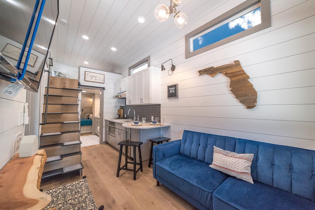 Movable_Roots's tweet photo. #TBT to the Lee tiny home build. Wide open space in this living area with high ceilings and several windows to bring natural light in. 
What is most important for you tiny home living space?
#custom #design #tinyhomeonwheels https://t.co/6HELLuDwKl