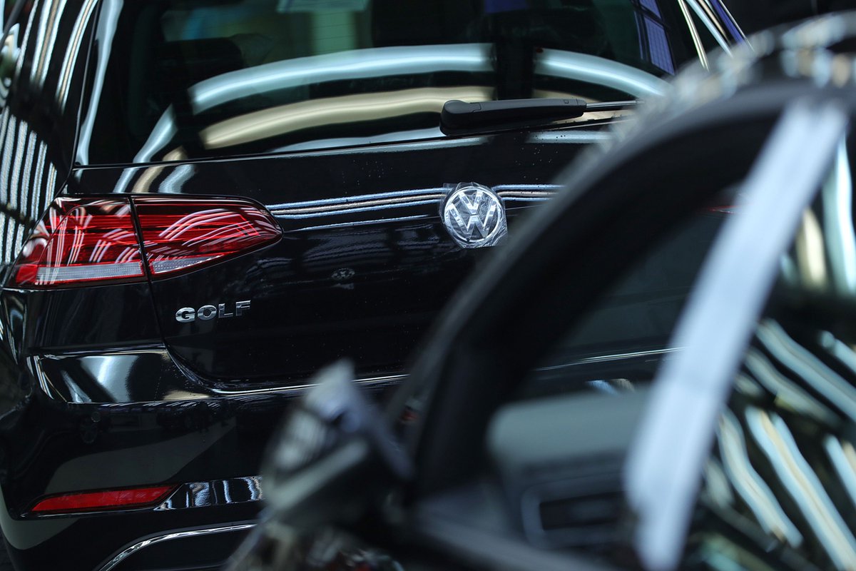 Volkswagen, BMW fined $1 billion for colluding to make dirtier cars theverge.com/2021/7/8/22568…